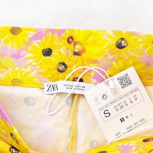 NWT Zara High Waisted Daisy Floral Print Biker Shorts - Picture 4 of 5